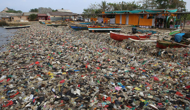 Nguy cơ rác thải nhựa đổ vào đại dương tăng gấp 3 lần vào năm 2040 - Ảnh 1.