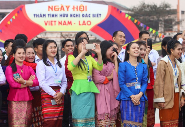 Trang phục truyền thống của người Lào