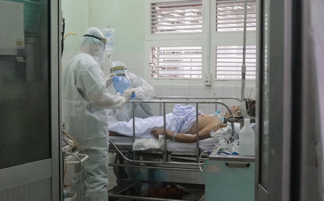 Cấp cứu trong mùa dịch: càng thêm khó - Ảnh 1.