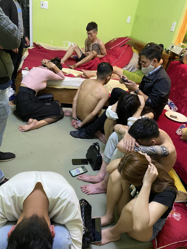 Đang trốn cai nghiện bắt buộc, vẫn cùng đồng đội bay lắc khí thế dưới hầm - Ảnh 1.