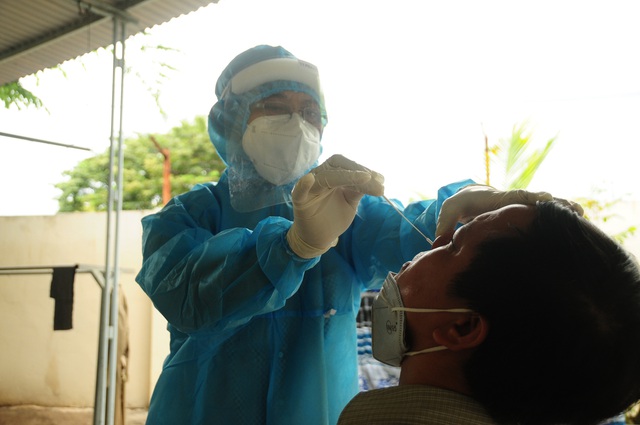 Quân đội lao vào dập dịch - Ảnh 5.