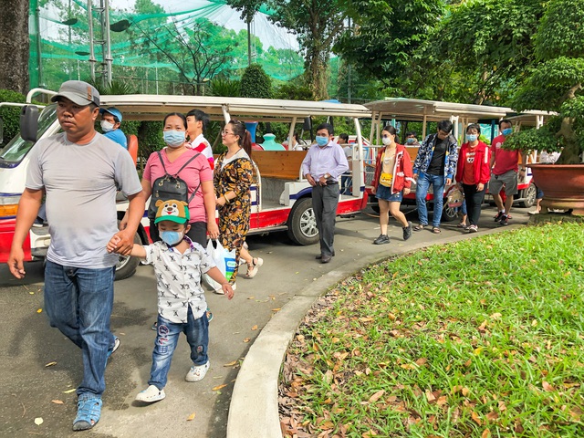 Giá vé tăng, người dân lại đến đông hơn để ủng hộ Thảo cầm viên Sài Gòn - Ảnh 6.