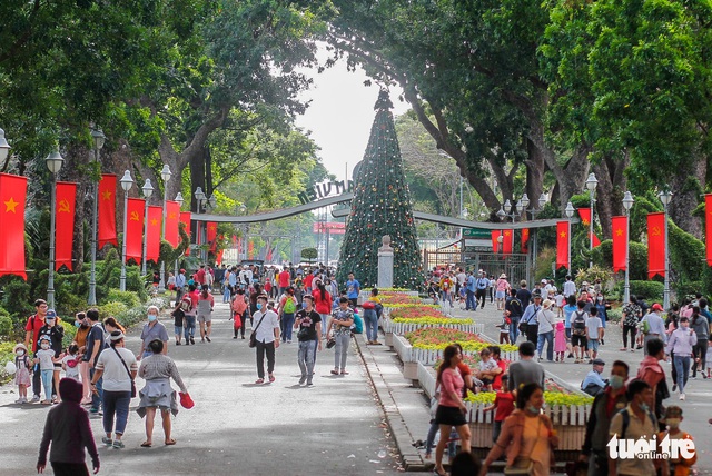 Giá vé tăng, người dân lại đến đông hơn để ủng hộ Thảo cầm viên Sài Gòn - Ảnh 2.