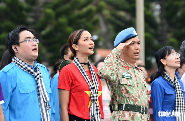 Mùa xuân biển đảo: Khởi động hành trình Tôi yêu Tổ quốc tôi năm 2021 - Ảnh 7. Mùa xuân biển đảo: Khởi động hành trình Tôi yêu Tổ quốc tôi năm 2021 - Ảnh 7.