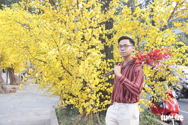 Lễ hội Tết Việt chưa bắt đầu, nhiều bạn gái đã xúng xính váy áo với đường mai - Ảnh 13. Lễ hội Tết Việt chưa bắt đầu, nhiều bạn gái đã xúng xính váy áo với đường mai - Ảnh 13.