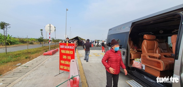Đám cưới đi đón dâu tới sát nhà cô dâu phải quay về vì COVID-19 - Ảnh 2.