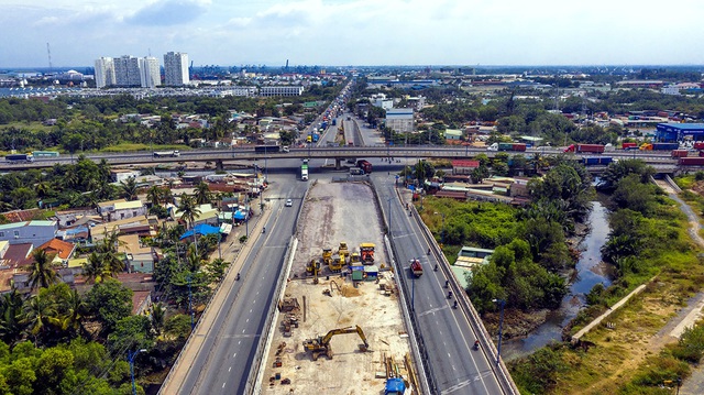 Cửa ngõ vô trung tâm TP.HCM chưa thông vì thiếu mặt bằng - Ảnh 2.