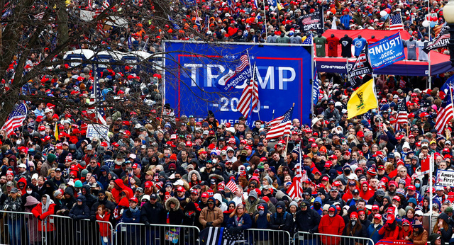 Nóng: Ông Trump xuất hiện, khẳng định quyết không nhượng bộ - Ảnh 1. Nóng: Ông Trump xuất hiện, khẳng định quyết không nhượng bộ - Ảnh 1.
