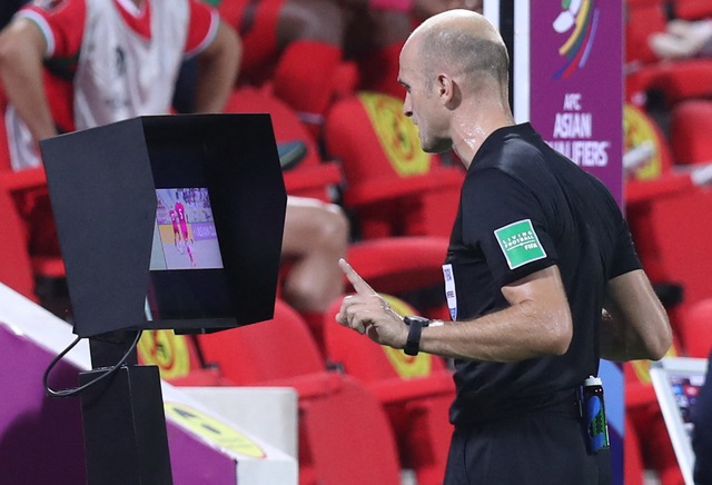 VAR - kẻ thù của bóng đá? - Ảnh 1.