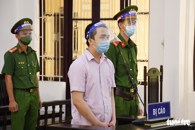 Cố tình đi nhận thú nhồi bông chứa bên trong 6 túi ma túy, lãnh 16 năm tù - Ảnh 1.