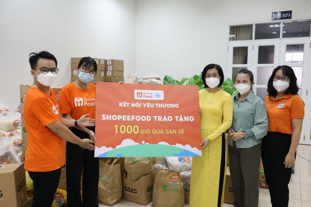 Ấm lòng 1.000 giỏ quà san sẻ tiếp sức phụ nữ, trẻ em nhân ngày 20-10 - Ảnh 1.
