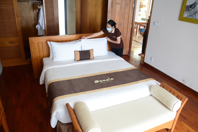Phố biển Phan Thiết tất bật chuẩn bị đón khách trở lại - Ảnh 1.