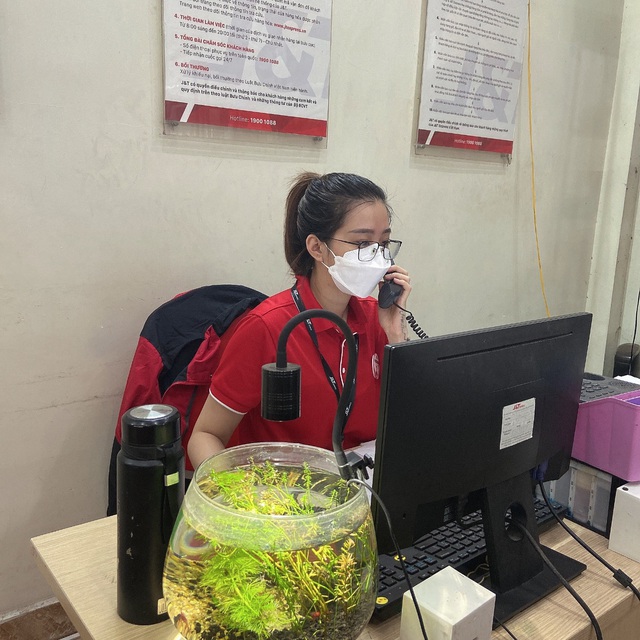 Phận nữ nhi làm nghề chuyển phát - Ảnh 3.