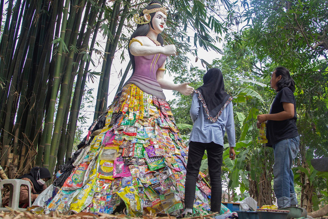 Indonesia lập bảo tàng bằng rác thải nhựa - Ảnh 1.