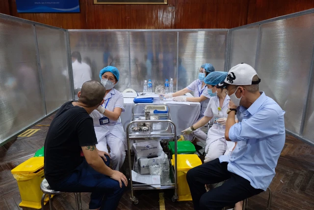 Tin sáng 14-12: Cảnh báo F0 tự xét nghiệm, dương tính nhưng không báo, nguy cơ lây nhiễm diện rộng - Ảnh 2.