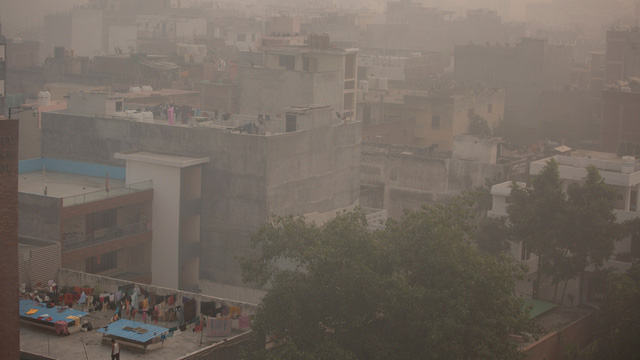 Ấn Độ tạm ngừng năm nhà máy điện xung quanh thủ đô để giảm ô nhiễm - Ảnh 1.