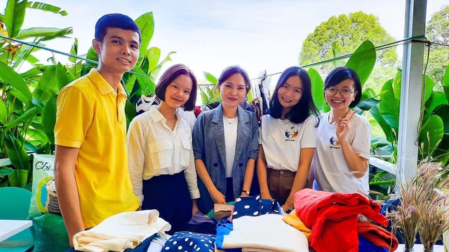 Những phiên chợ xanh rác đi - quà về - Ảnh 1.