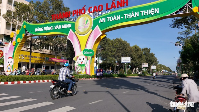 Đồng Tháp tạm dừng phục vụ tại chỗ ở 2 huyện, thành phố, cách ly y tế 1 thị trấn - Ảnh 1.