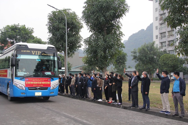 Than Dương Huy đưa đón 600 CBCNV về nghỉ Tết dương lịch, thăm gia đình - Ảnh 3.
