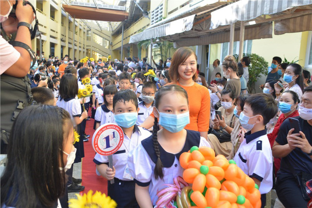 TP.HCM chính thức cho học sinh trở lại trường từ ngày 1-3 - Ảnh 1.