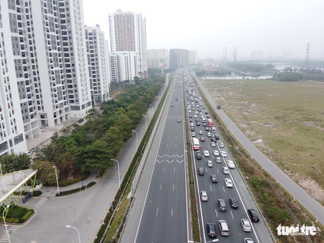 Hết Tết, ôtô ken đặc trên cao tốc Pháp Vân - Cầu Giẽ hướng về Hà Nội - Ảnh 1.
