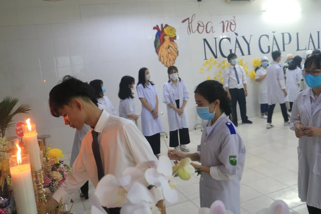 Tri ân người hiến xác ở Trường ĐH Y khoa Phạm Ngọc Thạch TP.HCM - Ảnh 1.