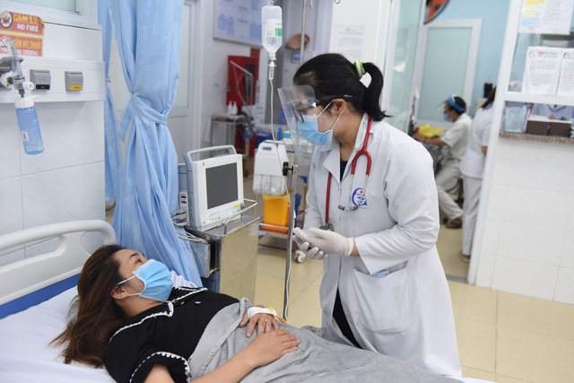 Không khám vẫn nhận thông báo được thanh toán bảo hiểm y tế - Ảnh 1.