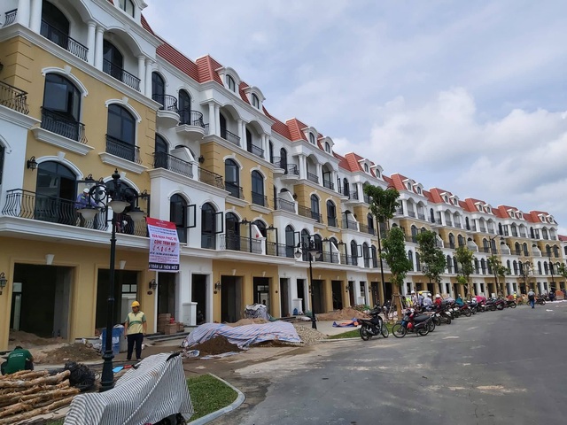 Hai cú sốc kéo ngành xây dựng giảm tốc độ tăng trưởng - Ảnh 1.