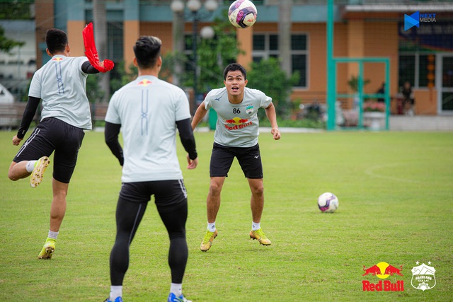 Cơ hội khai phá nội lực biến giấc mơ sân cỏ thành sự nghiệp - Ảnh 2.