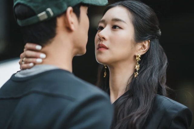 Seo Ye Ji - sao Hàn bị hủy hoại danh tiếng vì bê bối thao túng bạn trai - Ảnh 1.