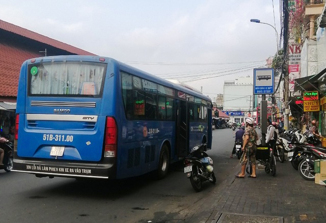 Đình chỉ nhân viên xe buýt ở Sài Gòn bị tố từ chối phục vụ người khuyết tật - Ảnh 1.