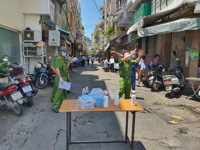 TP.HCM sẵn sàng phương án cách ly tập trung cho 30.000 người - Ảnh 1.