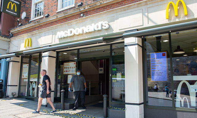 Phản đối tại Anh đòi McDonalds chuyển sang đồ ăn chay - Ảnh 1.