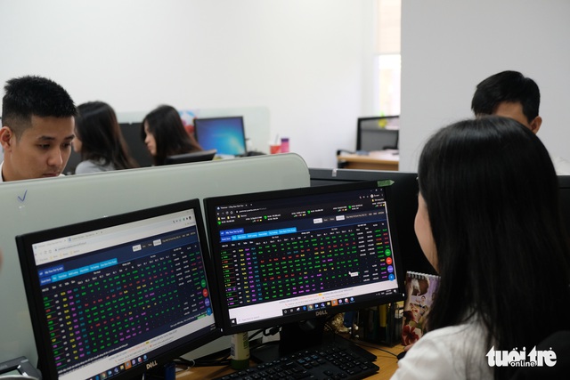 Chứng khoán hết thời mua đâu thắng đó - Ảnh 1.