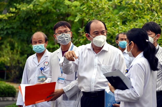 Phó giám đốc Sở Y tế TP.HCM: Hệ thống cấp cứu đang rất nỗ lực, mong được sự chia sẻ từ người bệnh - Ảnh 1.
