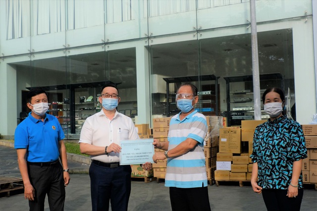 Tổng giám đốc cách ly cùng 780 công nhân: Xúc động vì nhận được nhiều hàng hỗ trợ - Ảnh 2.