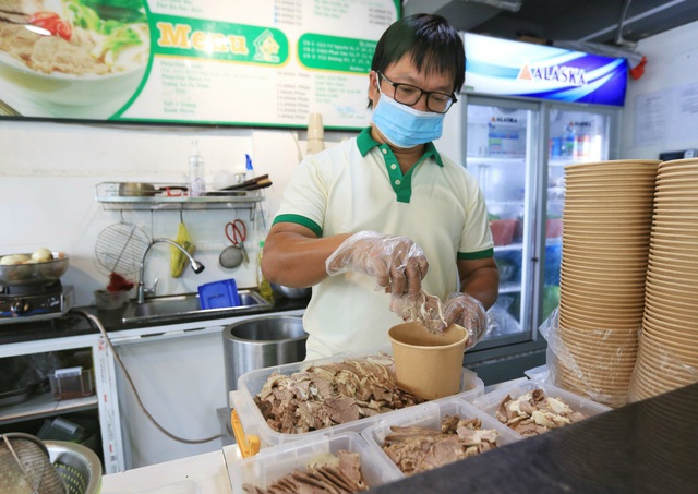Hàng ngàn suất phở ngon đến với bệnh viện dã chiến - Ảnh 1.