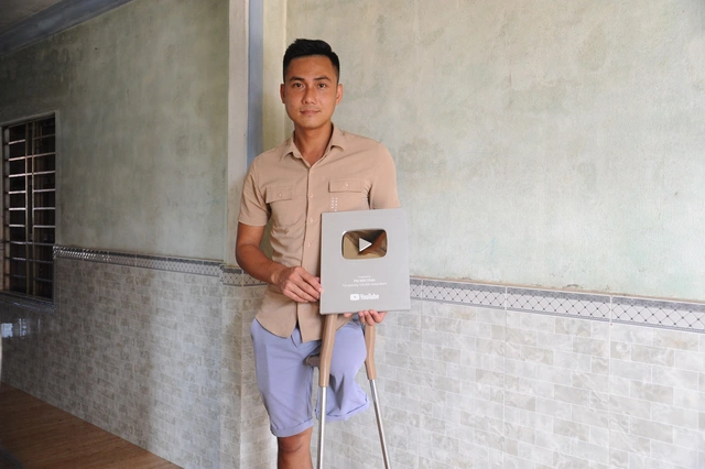 Chuyện thiện nguyện của chàng YouTuber ‘một chân’ - Ảnh 3.