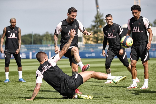 Video buổi tập đầu tiên của Messi tại PSG đạt gần nửa triệu lượt xem sau 1 giờ - Ảnh 2.
