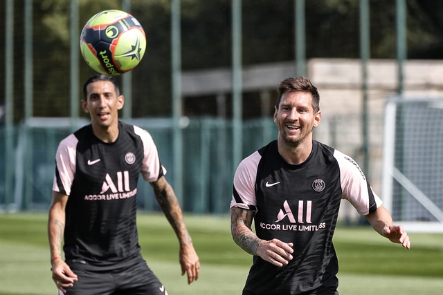 Video buổi tập đầu tiên của Messi tại PSG đạt gần nửa triệu lượt xem sau 1 giờ - Ảnh 3.