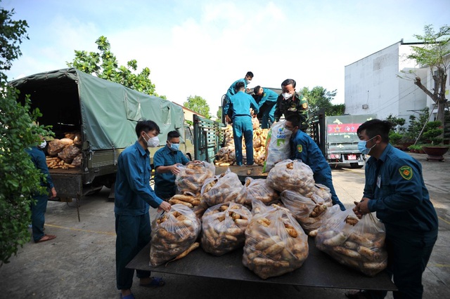 Tin COVID-19 sáng 22-8: Cho phép lưu hành thêm vắc xin Pfizer, Bình Dương thắt chặt để chống dịch - Ảnh 1.