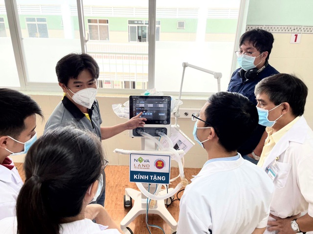 Lâm Đồng tiếp nhận 130 máy oxy dòng cao và máy thở - Ảnh 1.