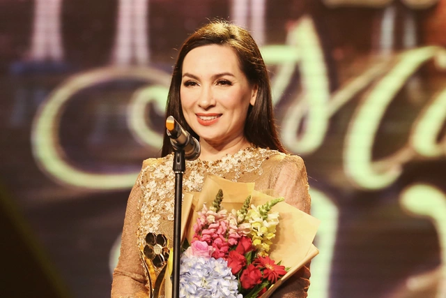 Tuổi thơ đẫm nước mắt và cuộc đời thiện nguyện của ca sĩ Phi Nhung - Ảnh 1. Tuổi thơ đẫm nước mắt và cuộc đời thiện nguyện của ca sĩ Phi Nhung - Ảnh 1.