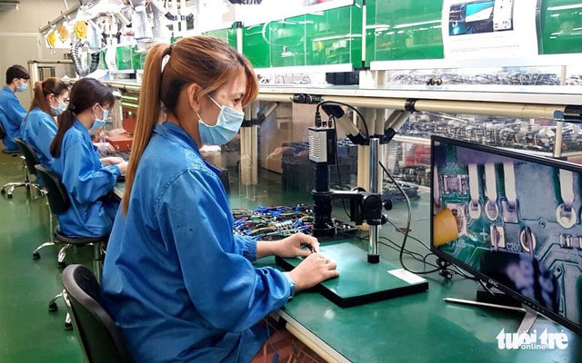 Gửi con để vợ chồng cùng vô xưởng - Ảnh 1.
