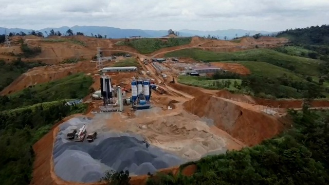 Lo sạt lở tái diễn - Ảnh 1.