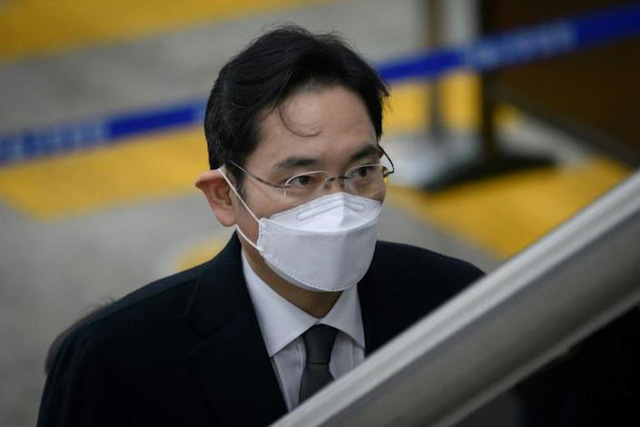 ‘Thái tử Samsung’ Lee Jae Yong được phóng thích trước thời hạn - Ảnh 1.
