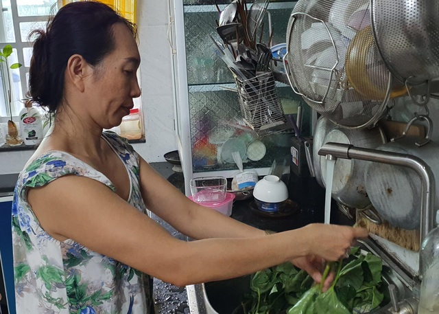 Cần Thơ: Khách hàng tự ghi số nước sử dụng thay nhân viên - Ảnh 1.