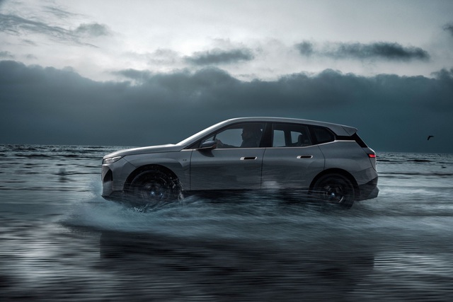 BMW bán xe sang vượt Mercedes-Benz lần đầu sau 5 năm trên toàn cầu - Ảnh 1.
