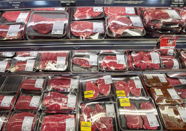Trung Quốc, Hàn Quốc và Philippines ngừng nhập khẩu thịt bò Canada - Ảnh 1.