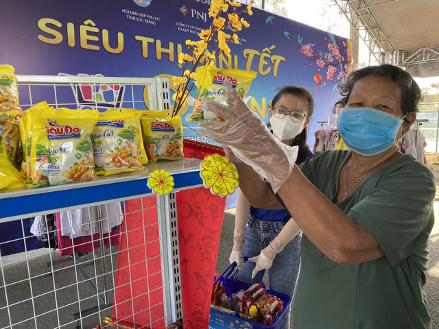 Siêu thị 0 đồng đầu tiên ở miền Tây cho người nghèo bị ảnh hưởng ...